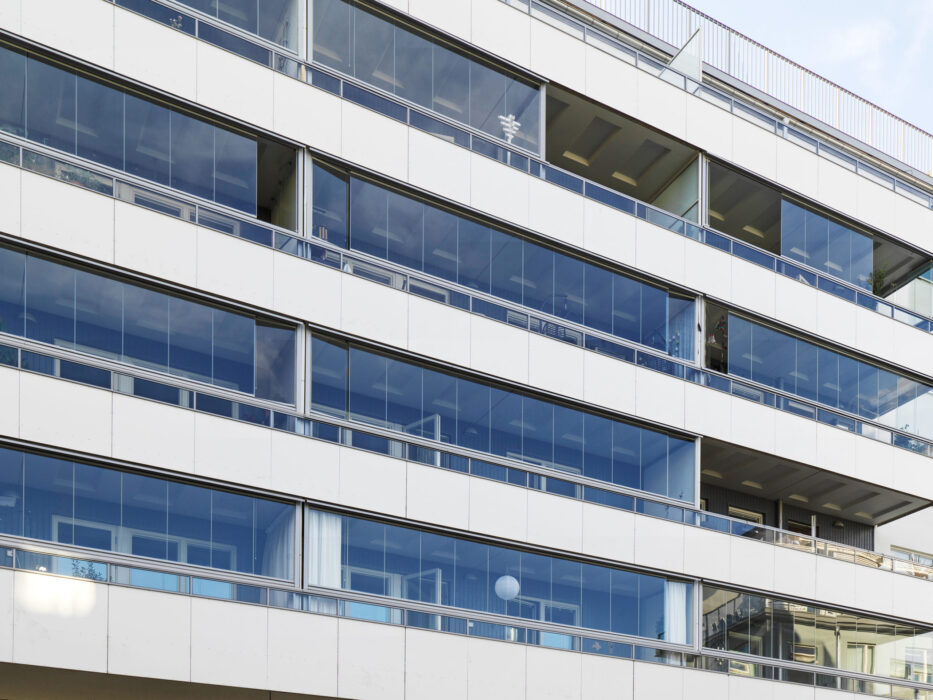 Balkongräcke med laminat från Weland Aluminium